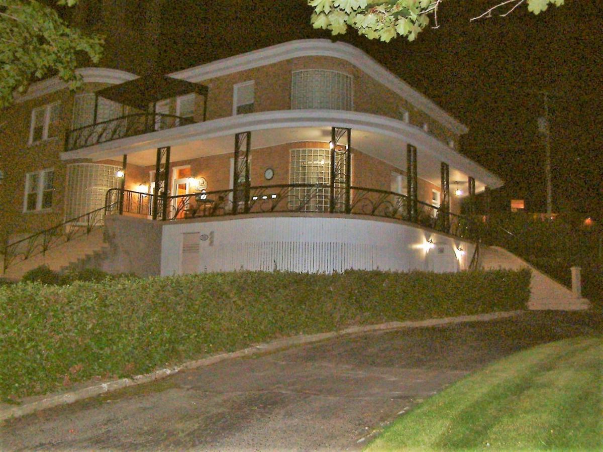 Auberge le St-Georges Chicoutimi Exterior foto