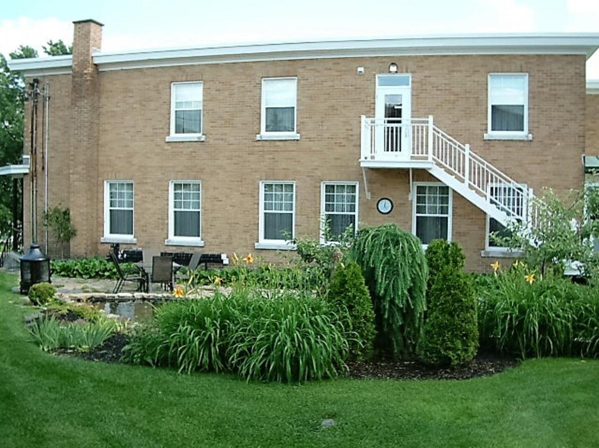 Auberge le St-Georges Chicoutimi Exterior foto