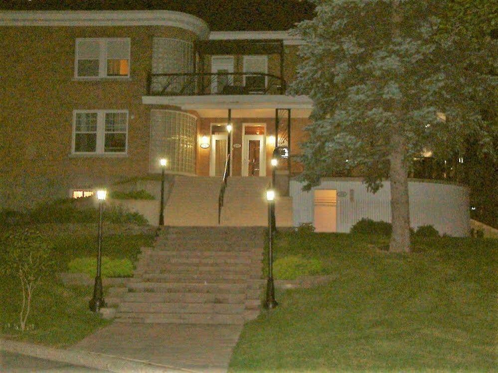 Auberge le St-Georges Chicoutimi Exterior foto