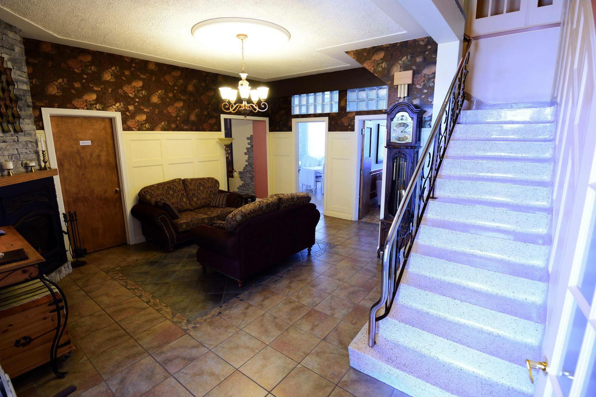 Auberge le St-Georges Chicoutimi Exterior foto