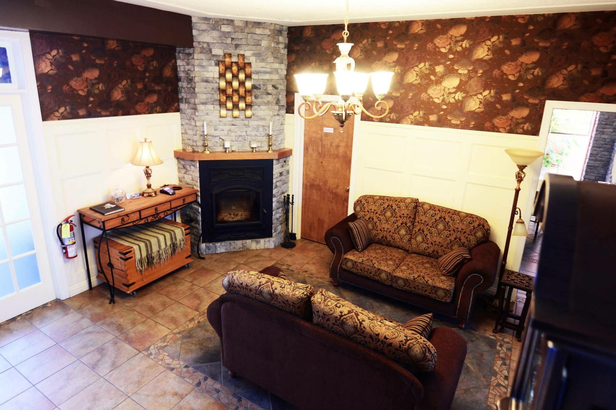 Auberge le St-Georges Chicoutimi Exterior foto